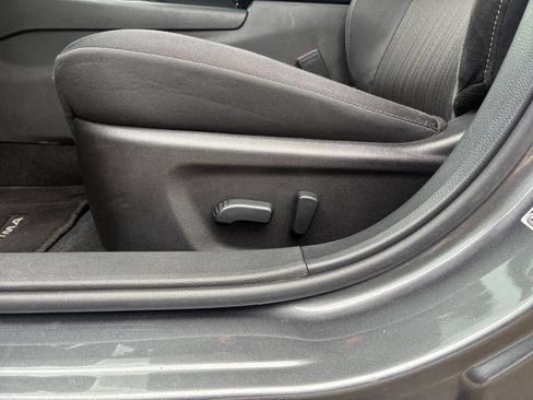 Used 2025 Nissan Altima 2.5 SV FWD image 18