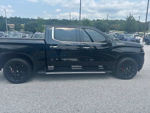 Used 2020 Chevrolet Silverado 1500 High Country w/ Technology Package AWD/4WD image 2