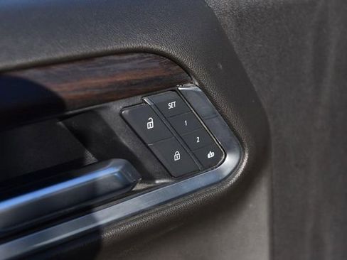 Used 2025 GMC Sierra 1500 SLT image 9