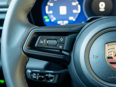 New 2026 Porsche Macan 4 Electric image 25