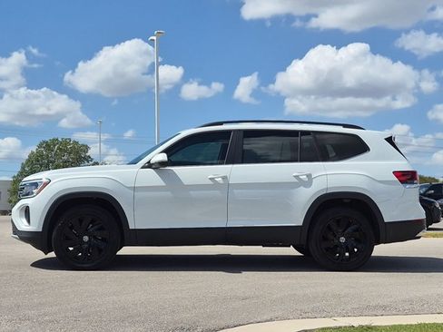 Used 2024 Volkswagen Atlas SE FWD image 9