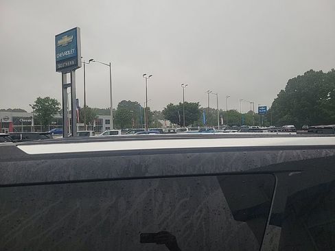 Used 2020 Chevrolet Suburban Premier AWD/4WD image 13