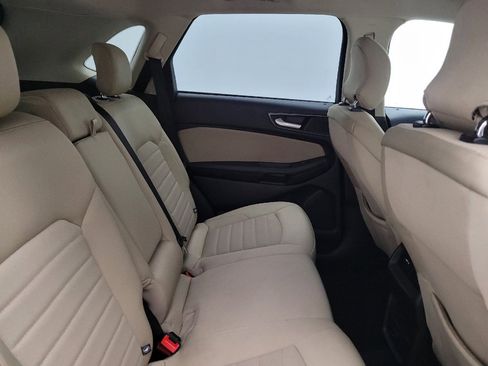 Used 2018 Ford Edge SE FWD image 19