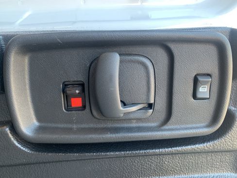 Used 2024 GMC Savana 2500 w/ Driver Convenience Package RWD image 9