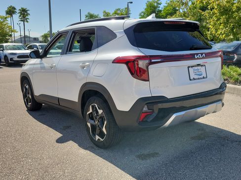 Used 2026 Kia Seltos EX FWD image 4