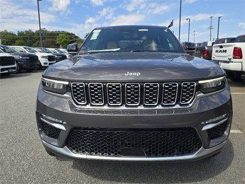 New 2025 Jeep Grand Cherokee Summit image 15