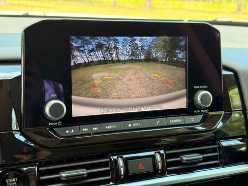 Used 2025 Nissan Pathfinder SV FWD image 18