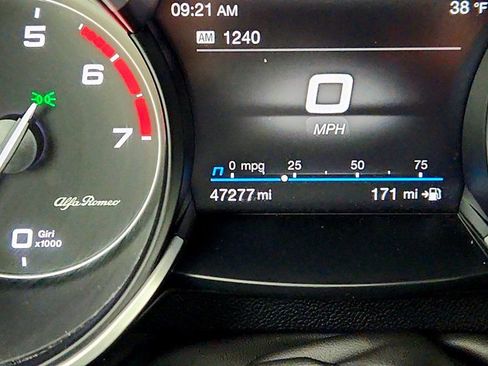 Used 2022 Alfa Romeo Stelvio Sprint image 15