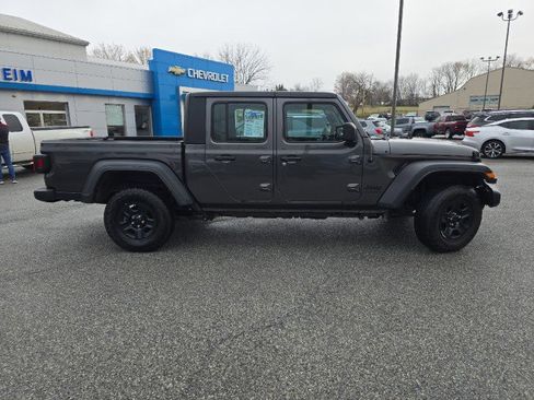 Used 2023 Jeep Gladiator Sport image 10