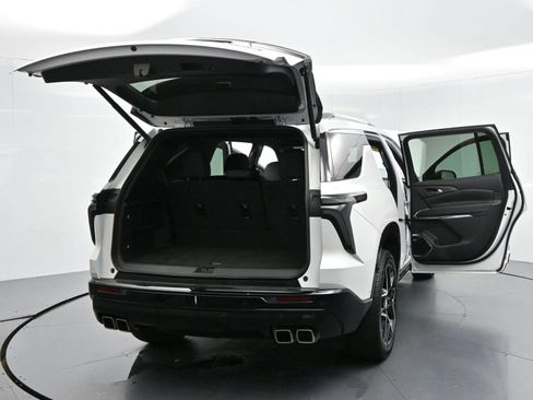 Used 2025 Chevrolet Traverse High Country FWD image 47