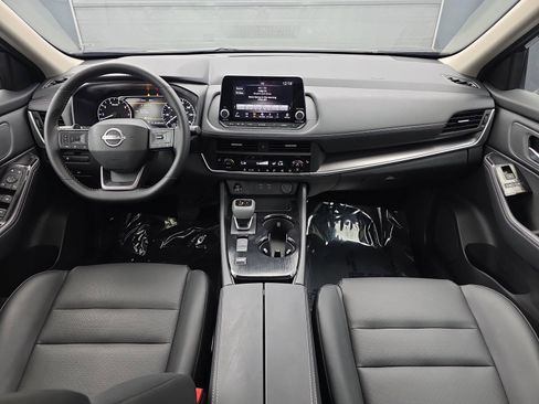 Used 2026 Nissan Rogue SV w/ SV Premium Package image 17