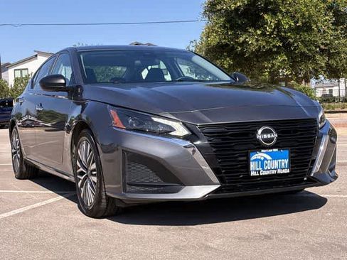 Used 2024 Nissan Altima 2.5 SV FWD image 10