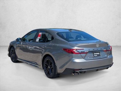 Used 2025 Toyota Camry SE image 8