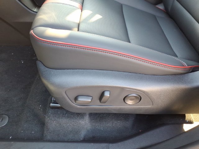 New 2027 Chevrolet Traverse RS w/ LPO, Floor Liner Package AWD/4WD image 7