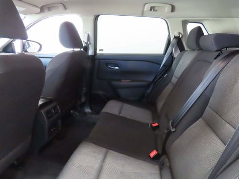 Used 2024 Nissan Rogue SV image 17