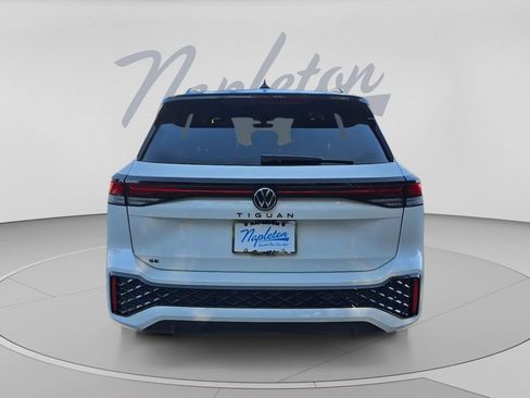 New 2026 Volkswagen Tiguan SE R-Line FWD image 6