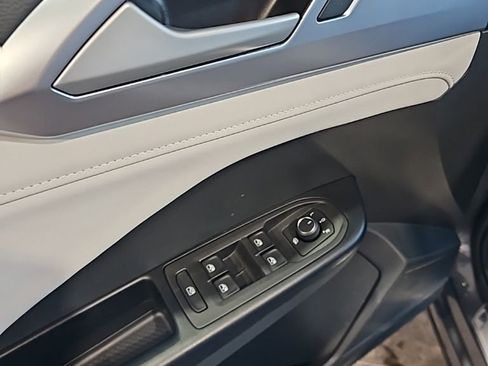 New 2026 Volkswagen Taos SE image 25