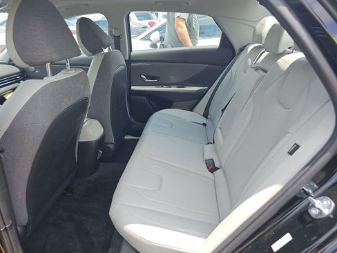 Used 2025 Hyundai Elantra Limited FWD image 14
