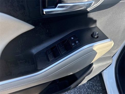 Used 2024 Toyota Highlander XLE image 19