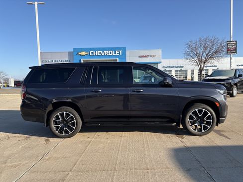 Used 2022 Chevrolet Suburban RST w/ Luxury Package image 8