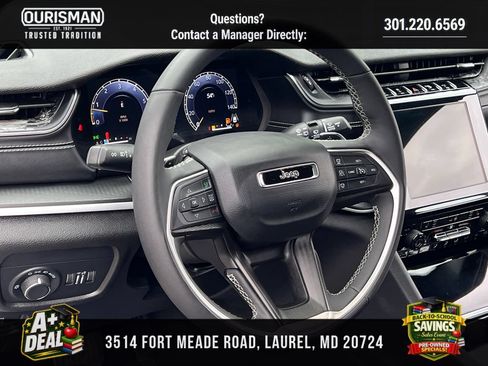 Used 2025 Jeep Grand Cherokee Altitude AWD/4WD image 9