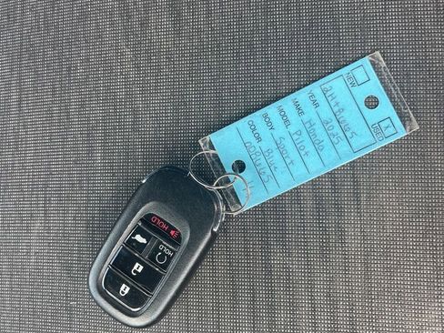 Used 2025 Honda Pilot Sport image 32