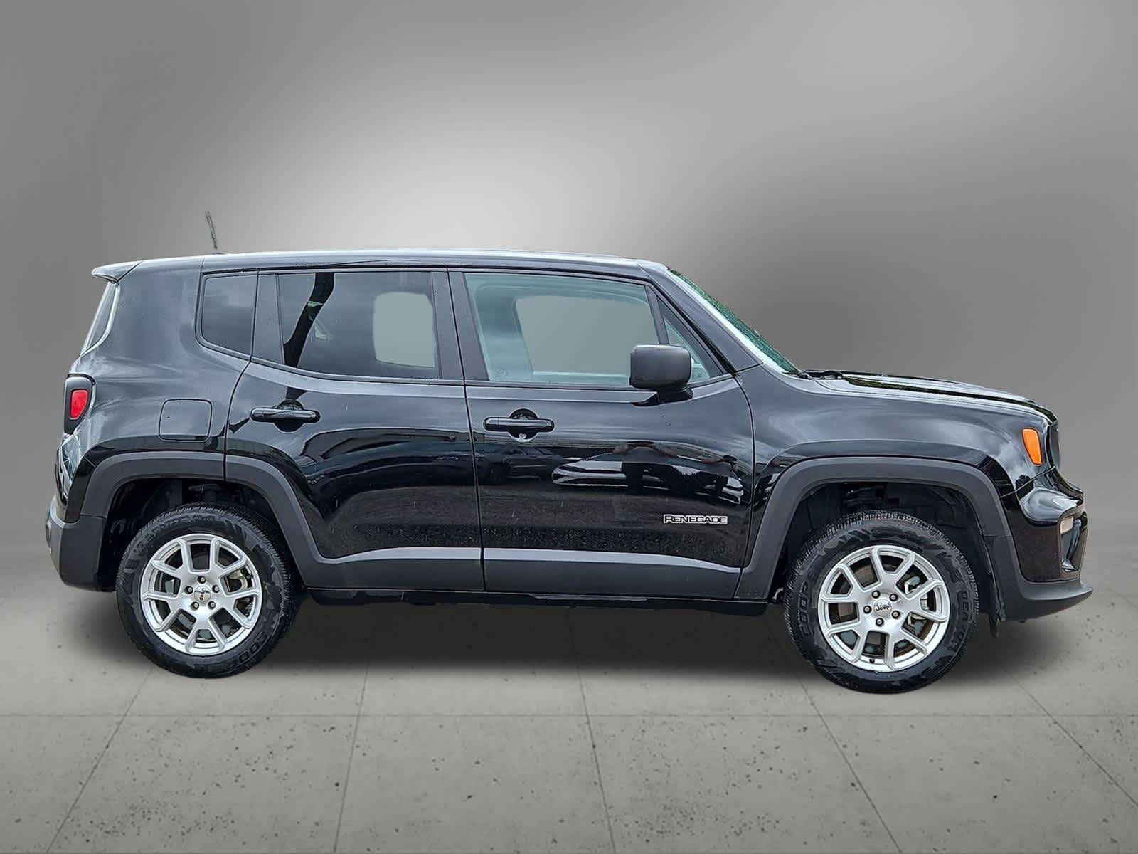 Used 2023 Jeep Renegade Latitude AWD/4WD image 7