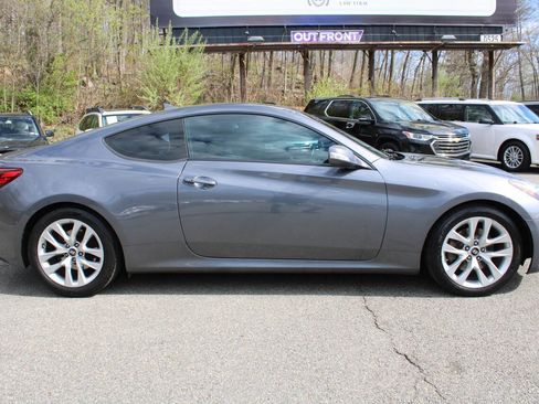 Used 2015 Hyundai Genesis 3.8 RWD image 6