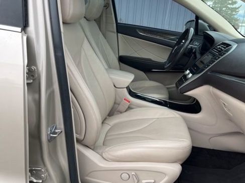 Used 2017 Lincoln MKC Reserve image 29