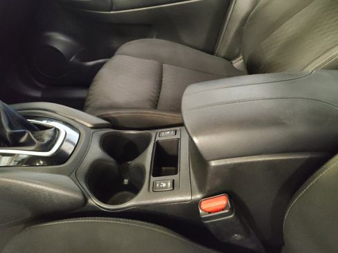 Used 2018 Nissan Rogue SV AWD/4WD image 26