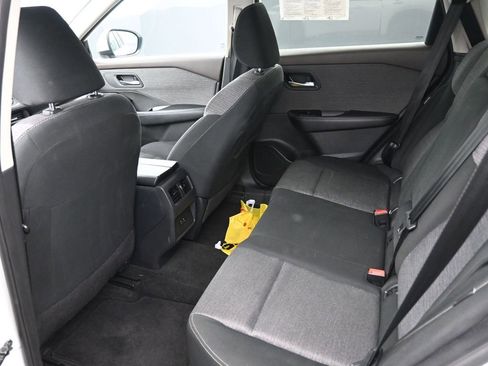 Used 2023 Nissan Rogue SV image 34