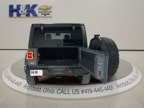 Used 2025 Jeep Wrangler Unlimited Rubicon AWD/4WD image 7