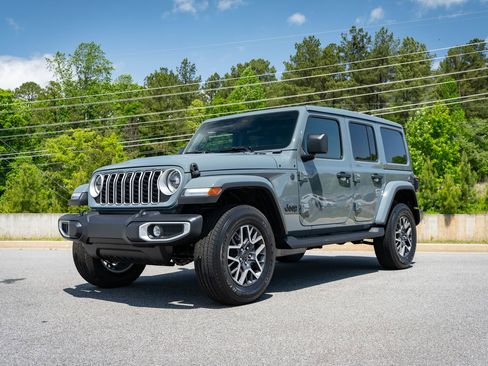 New 2026 Jeep Wrangler Unlimited Sahara AWD/4WD image 3