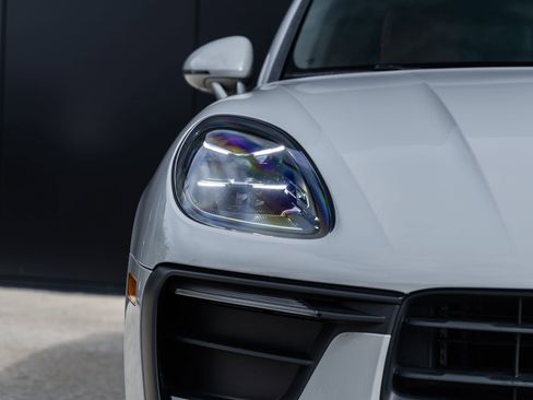 Certified 2023 Porsche Macan image 21