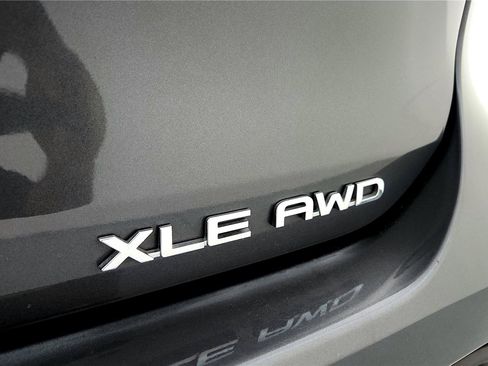 Used 2023 Toyota Highlander XLE image 13