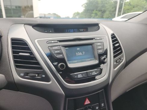 Used 2015 Hyundai Elantra SE w/ Option Group 02 FWD image 11