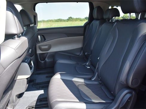 New 2026 Kia Carnival EX image 19