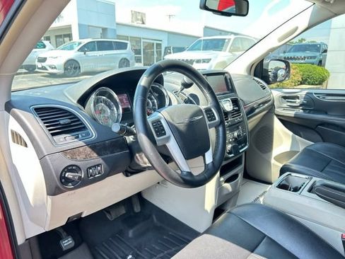 Used 2015 Chrysler Town & Country Touring w/ Driver Convenience Group FWD image 31
