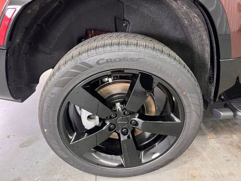 New 2026 Land Rover Defender 130 X-Dynamic SE image 28