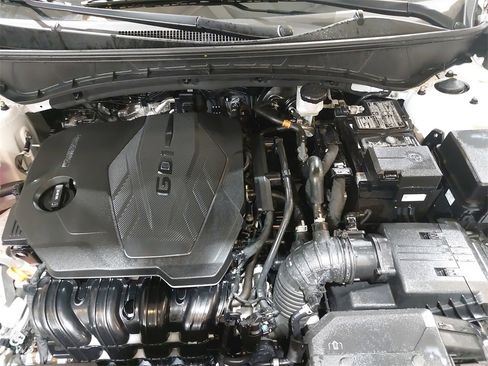 Certified 2025 Hyundai Tucson SE image 28