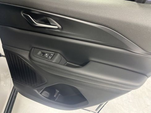 New 2025 Jeep Grand Cherokee 4WD image 25