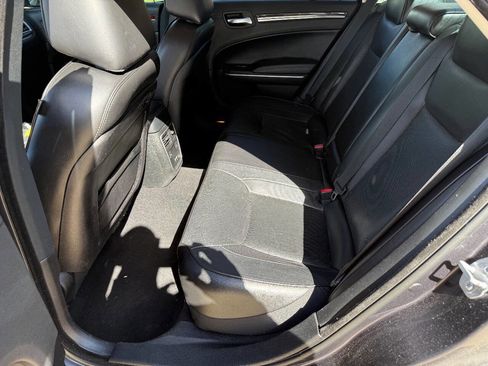 Used 2019 Chrysler 300 Limited AWD/4WD image 13