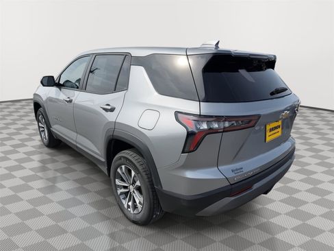 Used 2025 Chevrolet Equinox LT w/ Safety and Technology Package image 3