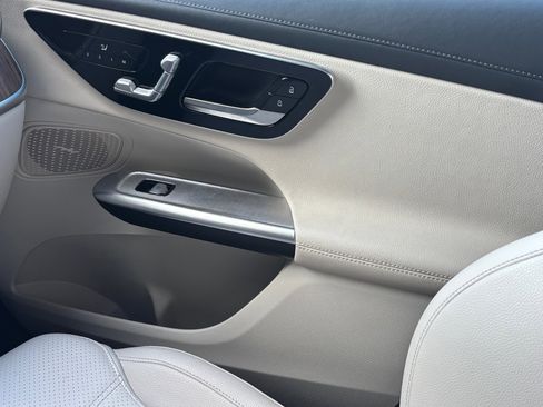 Used 2024 Mercedes-Benz GLC 300 image 30