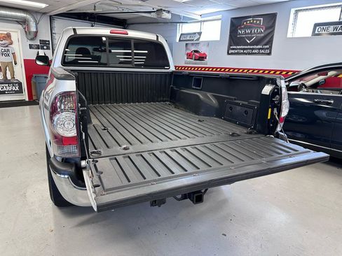 Used 2011 Toyota Tacoma 4x4 Access Cab V6 w/ SR5 Pkg #2 image 12