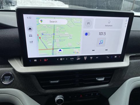 Used 2025 Ford Explorer Platinum w/ Ultimate Package image 34