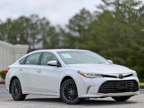 Used 2018 Toyota Avalon Touring FWD image 5