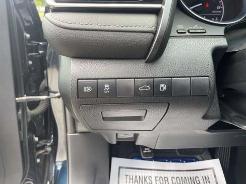 Used 2018 Toyota Camry SE FWD image 21