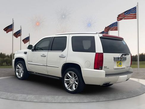 Used 2014 Cadillac Escalade Platinum RWD image 5