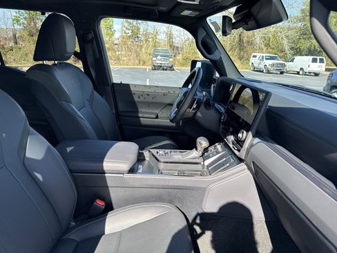 Used 2025 Lexus GX 550 image 34